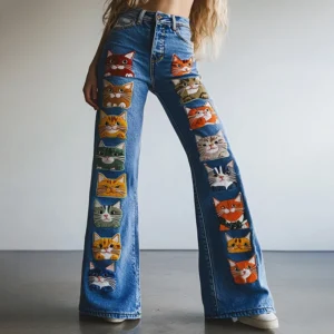 Niebieskie jeansy damskie z elastycznego denimu, z kwiatowym wzorem