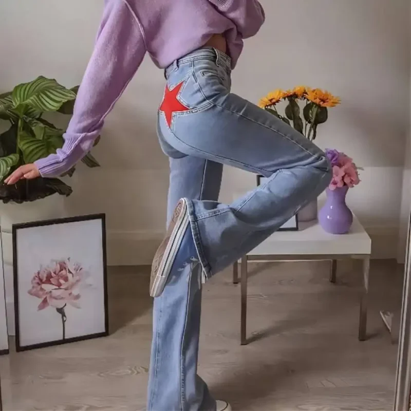Jeansy damskie straight leg z wysokim stanem, z motywem gwiazd