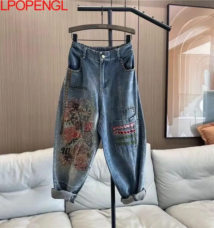 Jeansy damskie baggy z elastycznego denimu, z haftem, z ozdobnymi dżetami