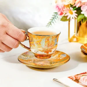 Filiżanka do kawy i herbaty ceramiczna, ze spodkiem, z kwiatowym wzorem