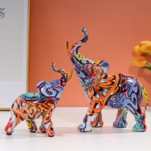 Figurka byka z żywicy w kolorowe wzory, dekoracja pop art - ujęcie produktu