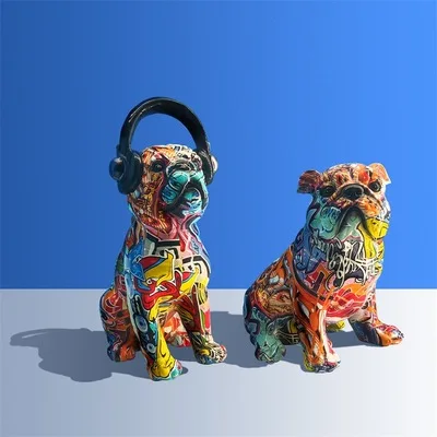 Figurka kolorowego psa w słuchawkach, dekoracja w stylu pop art - ujęcie produktu