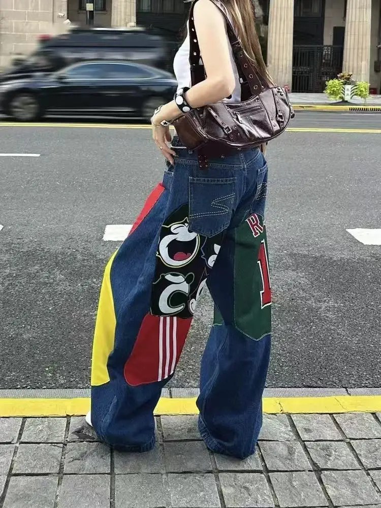 Jeansy damskie baggy z kolorowym nadrukiem postaci - ujęcie produktu