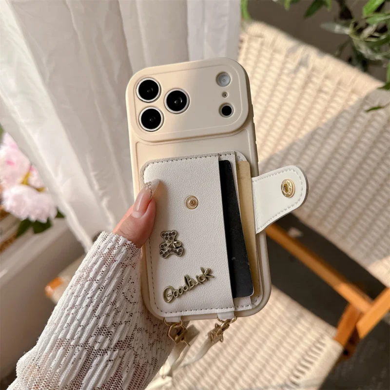 Etui do iPhone z kieszenią na karty i paskiem - ujęcie produktu