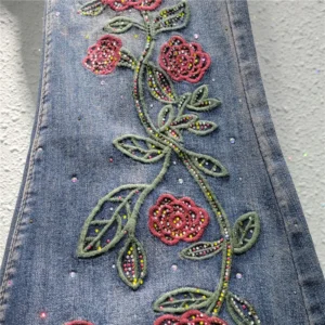 Jeansy damskie flare z haftem, w stylu retro