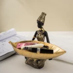 Figurka afrykańska kobieta z tacą na klucze