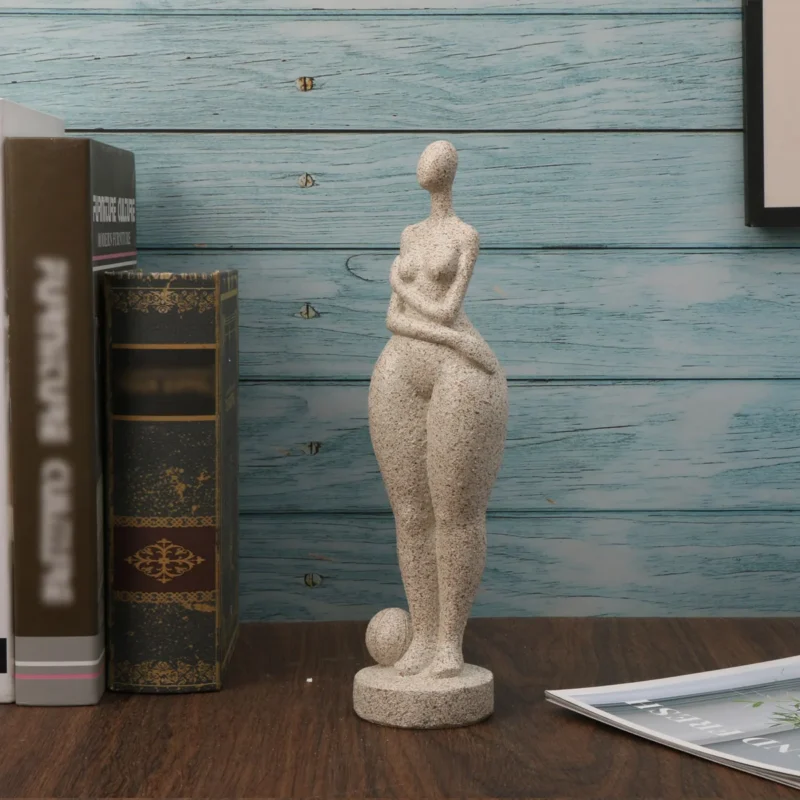 Figurka kobieta z piaskowca dekoracyjna