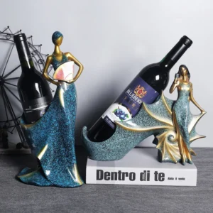 Stojak na butelkę wina z figurką kobiety w długiej sukni - ujęcie produktu