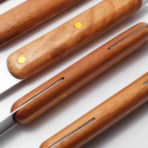 Akcesoria do grillowania z drewnianymi uchwytami - ujęcie produktu