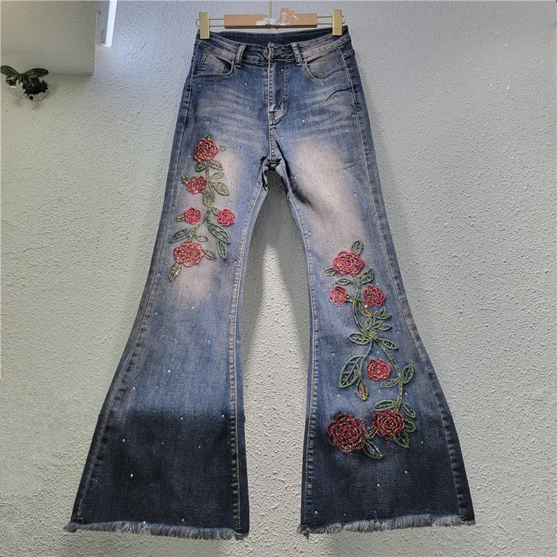 Jeansy damskie flare z haftem, w stylu retro
