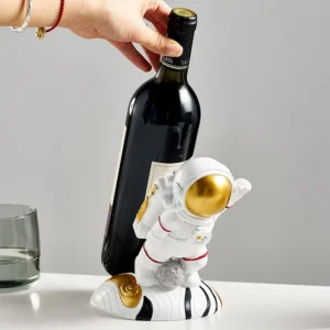 Stojak na butelkę wina w kształcie astronauty z hełmem - ujęcie produktu
