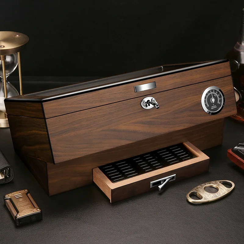 Humidor na cygara z drewna cedrowego, z oknem