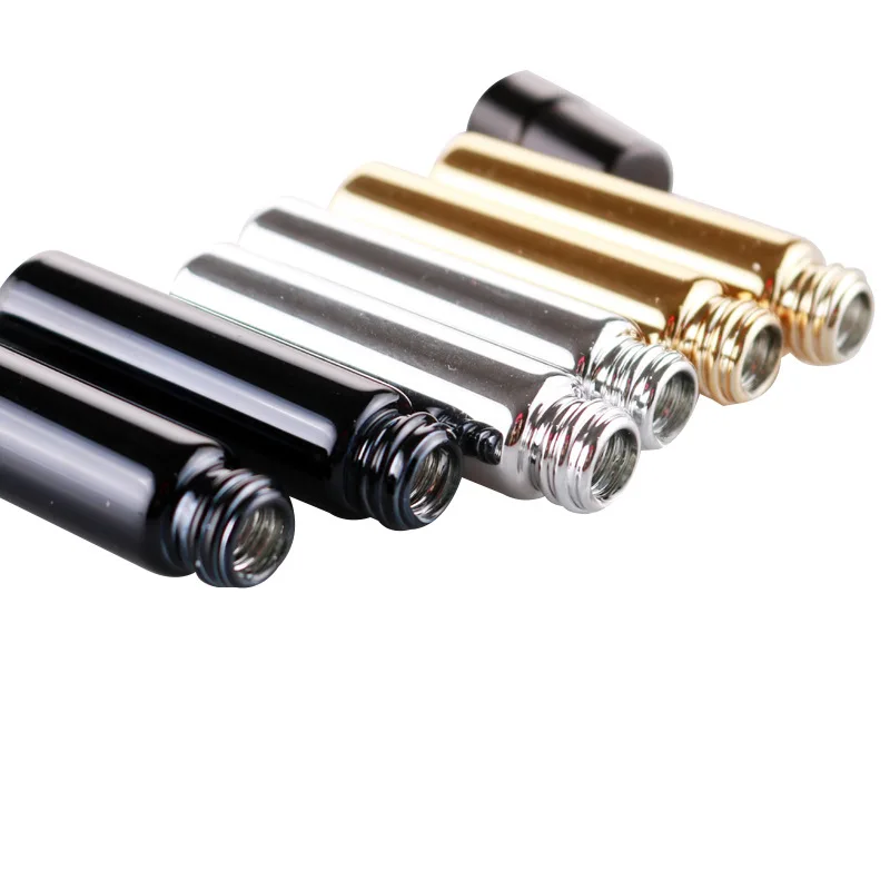 Podróżny atomizer do perfum w podłużnej obudowie - ujęcie produktu