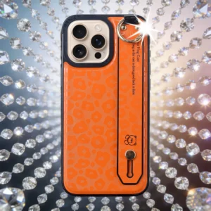 Etui do iPhone z szerokim paskiem na dłoń i kółkiem - ujęcie produktu