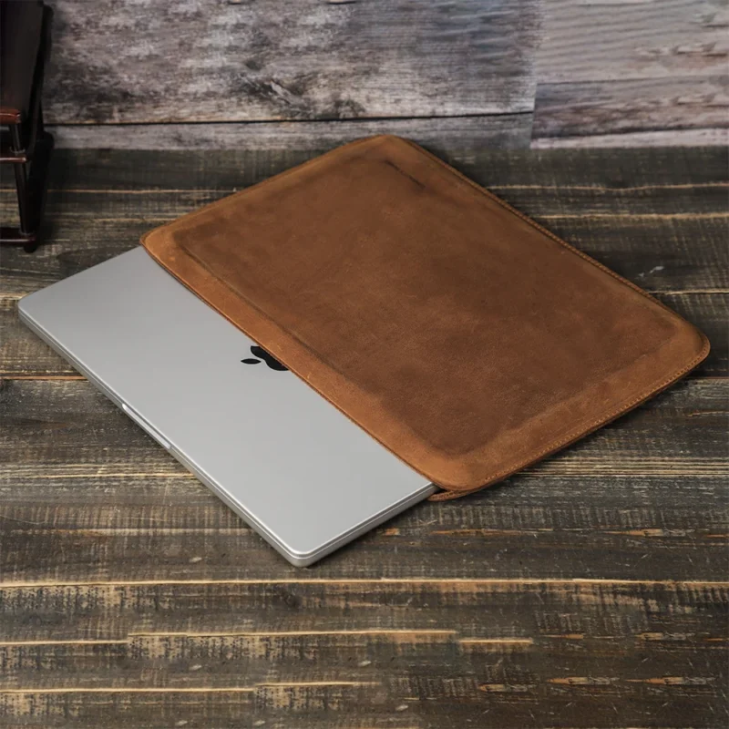 Skórzane etui na laptopa 14-15 cali