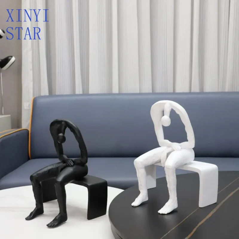 Abstrakcyjna drewniana statuetka minimalistyczna