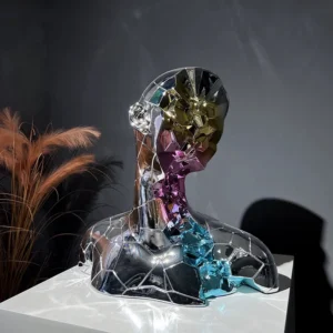Abstrakcyjna drewniana statuetka minimalistyczna
