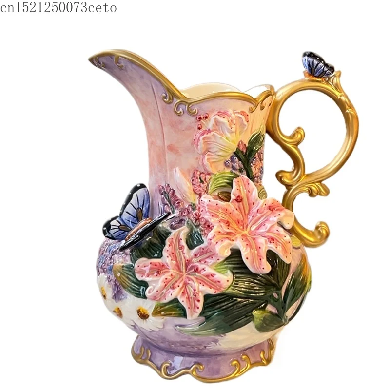 Ceramiczny wazon dekoracyjny na lilie