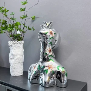 Abstrakcyjna drewniana statuetka minimalistyczna