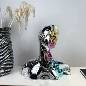 Abstrakcyjna drewniana statuetka minimalistyczna