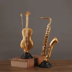 Złota figurka instrument muzyczny z żywicy