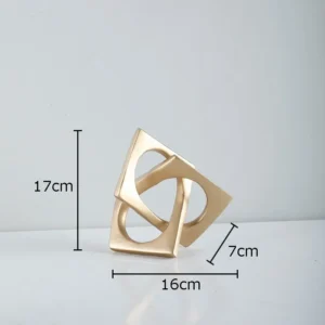 Abstrakcyjna drewniana statuetka minimalistyczna