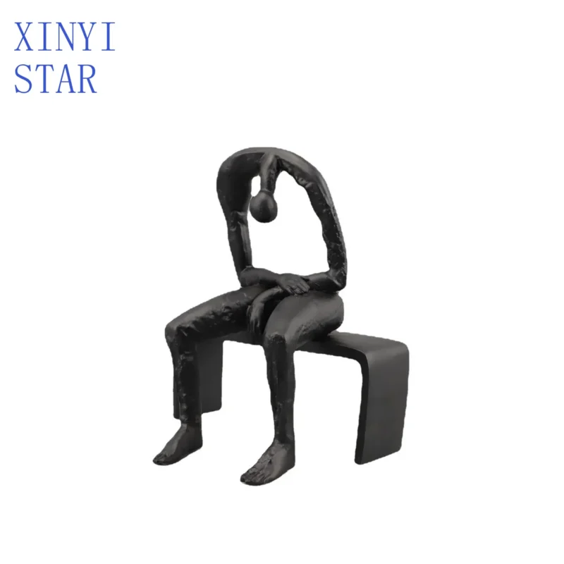 Abstrakcyjna drewniana statuetka minimalistyczna