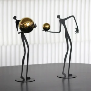 Abstrakcyjna drewniana statuetka minimalistyczna