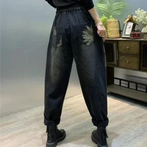 Jeansy damskie baggy z elastycznego denimu, z przetarciami
