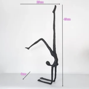 Abstrakcyjna drewniana statuetka minimalistyczna