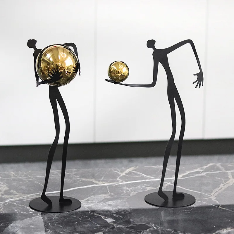 Abstrakcyjna drewniana statuetka minimalistyczna