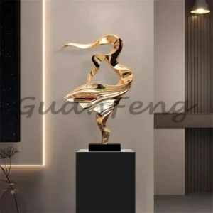 Abstrakcyjna drewniana statuetka minimalistyczna