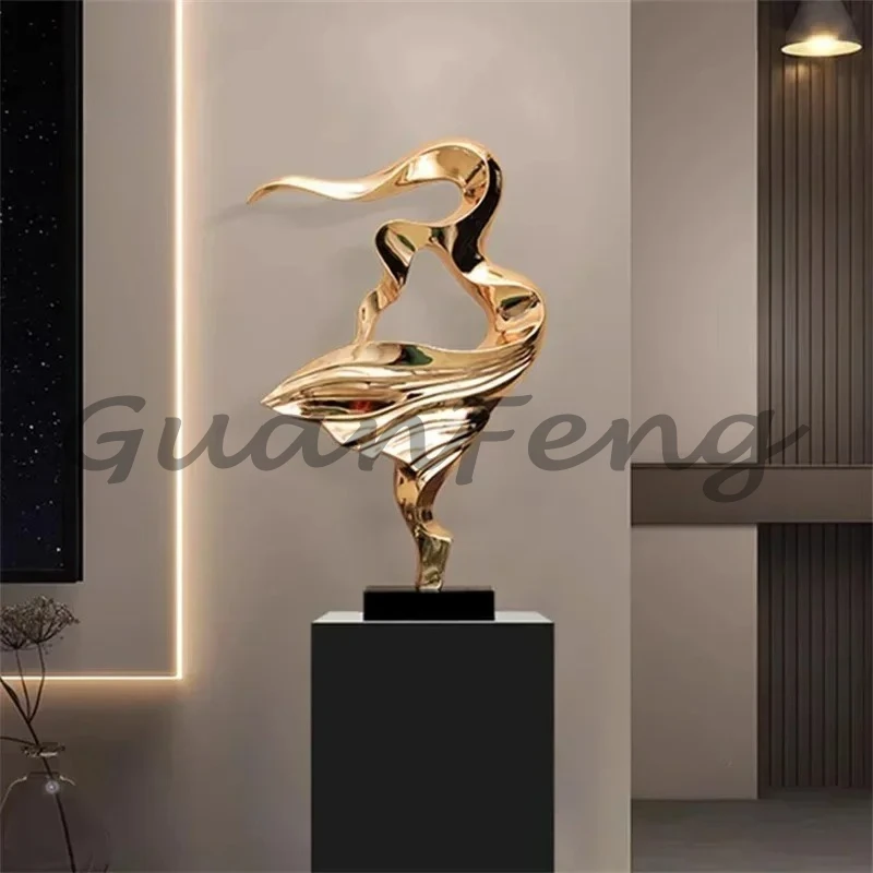 Abstrakcyjna drewniana statuetka minimalistyczna