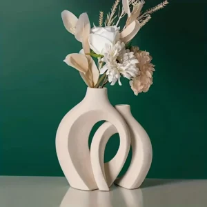 Ceramiczny wazon dekoracyjny z motywem kwiatowym