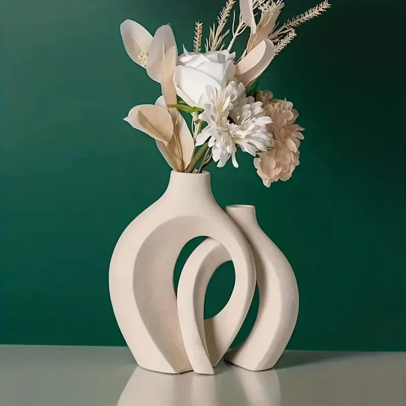 Ceramiczny wazon dekoracyjny z motywem kwiatowym