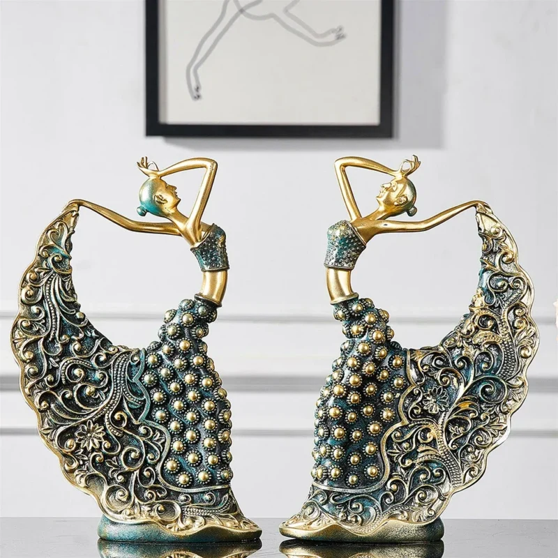Ceramiczna rzeźba pawia tancerka