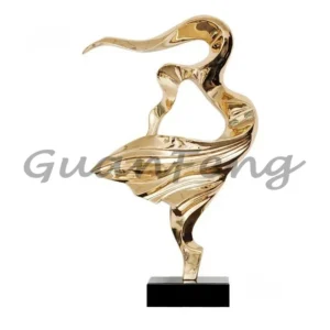 Abstrakcyjna drewniana statuetka minimalistyczna