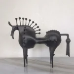 Złota figurka konie z żywicy