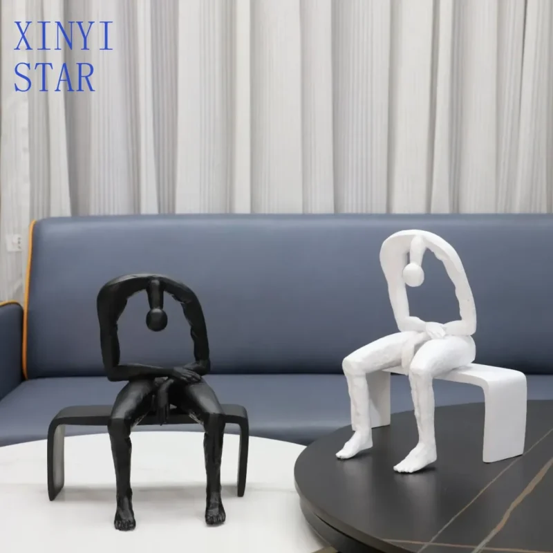 Abstrakcyjna drewniana statuetka minimalistyczna