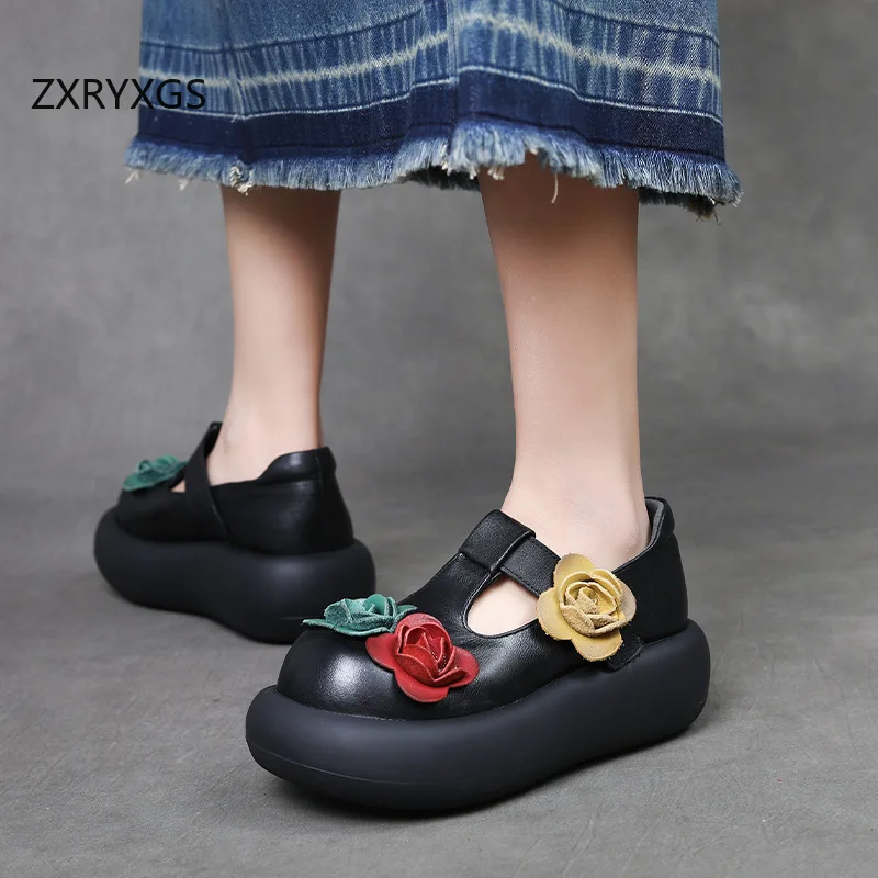 Damskie buty podwyższające na koturnie