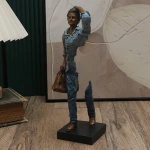 Abstrakcyjna drewniana statuetka minimalistyczna