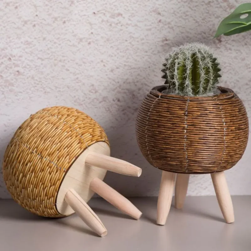 Rattanowy stojak na doniczkę na nóżkach