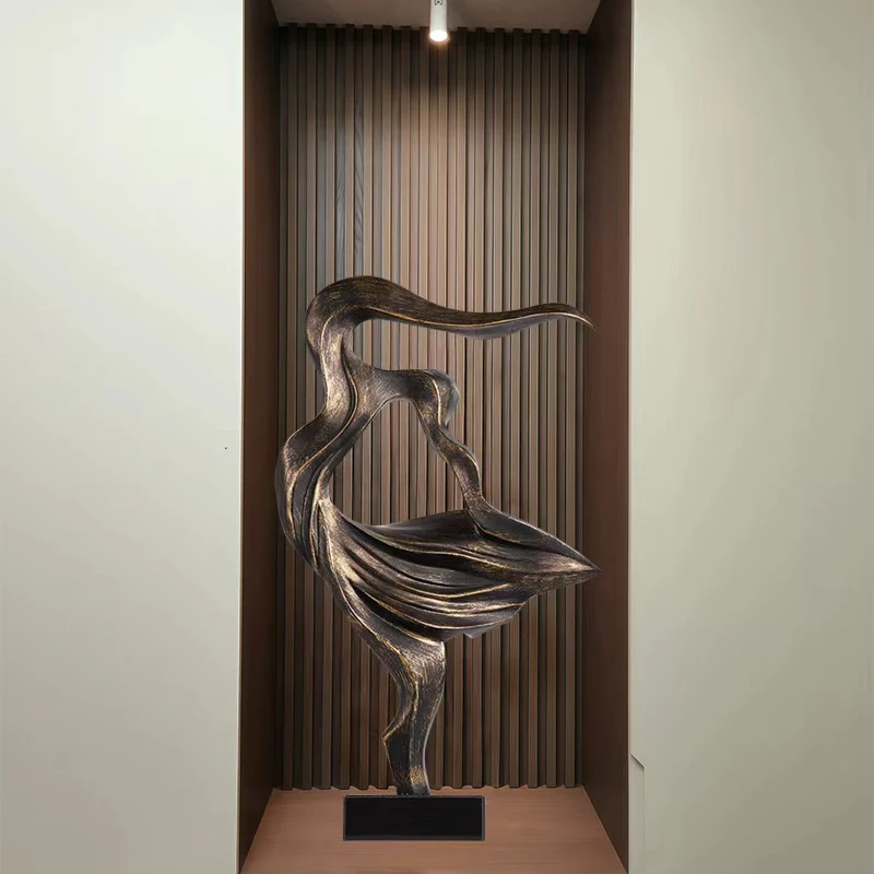 Abstrakcyjna drewniana statuetka minimalistyczna