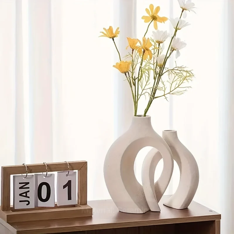 Ceramiczny wazon dekoracyjny z motywem kwiatowym