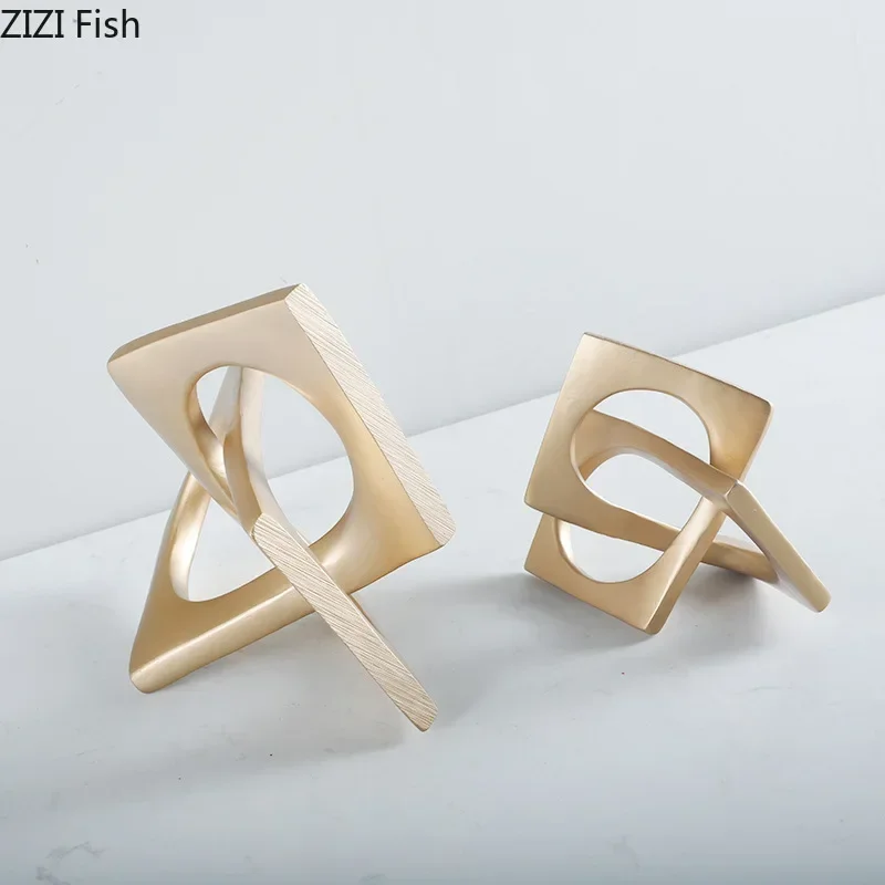 Abstrakcyjna drewniana statuetka minimalistyczna