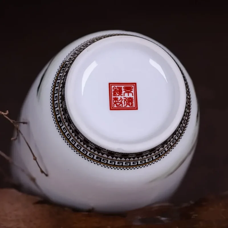 Ceramiczny wazon dekoracyjny gładki, tradycyjny