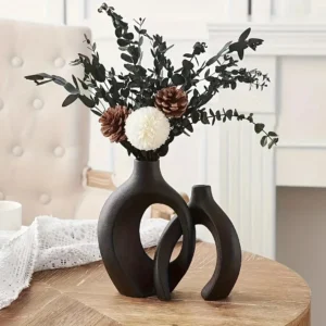 Ceramiczny wazon dekoracyjny z motywem kwiatowym