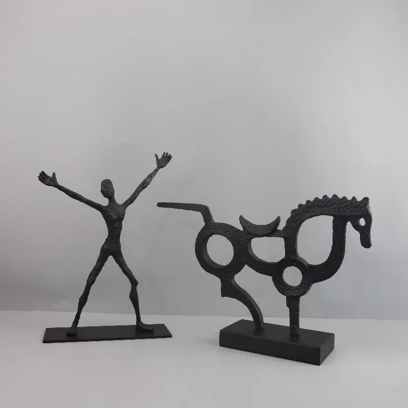 Abstrakcyjna drewniana statuetka minimalistyczna