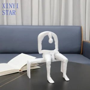 Abstrakcyjna drewniana statuetka minimalistyczna