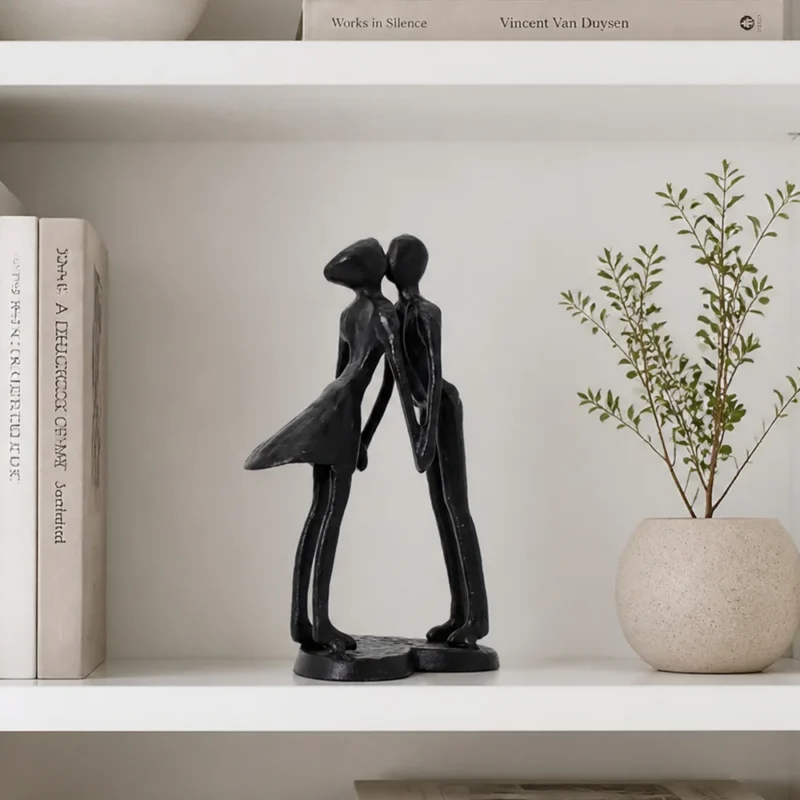 Abstrakcyjna drewniana statuetka minimalistyczna